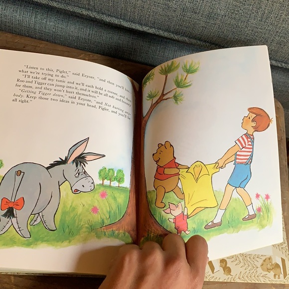 Little Golden Book Walt Disney Presents Winnie-the-Pooh and Tigger 8th Edition - Picture 7 of 14